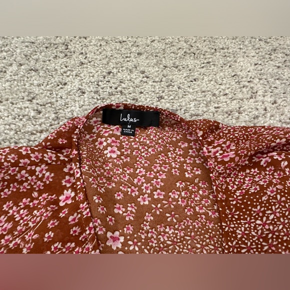 Lulu’s Floral Print Sheer Smocked Top size Medium - Picture 4 of 8